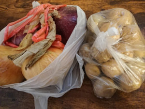 友人が玄関先に置いていったもの