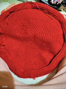 黒ハウス編んでます