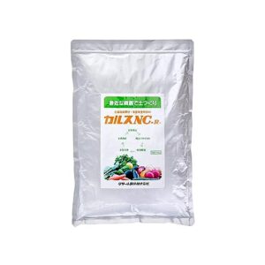 コンポストで作った堆肥を土に入れて本気の土作り