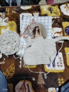 昨日は夜勤明けにお友達と第8回目編み物教室でした。